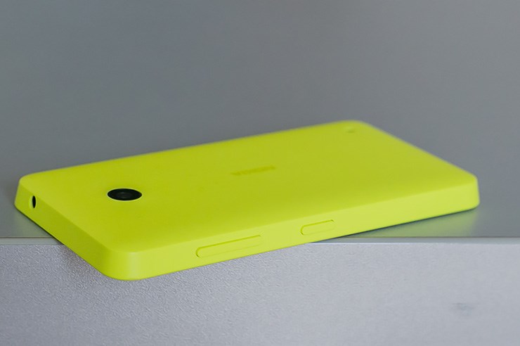 Nokia Lumia 630 (4).jpg